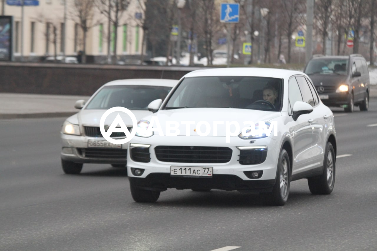 Информация об авто Porsche Cayenne с гос. номеру Е111АС77