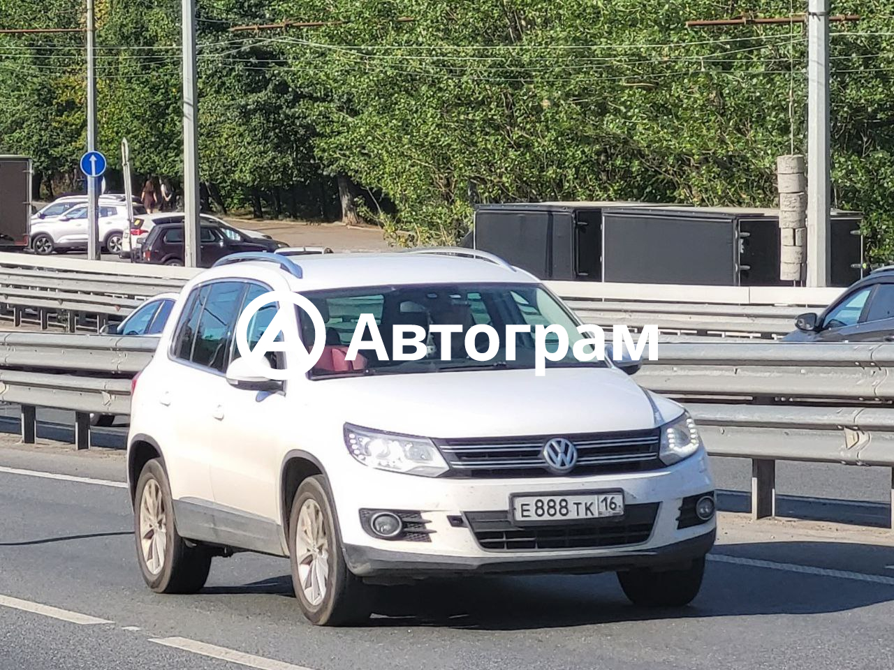 Информация об авто Volkswagen Tiguan с гос. номеру Е888ТК16