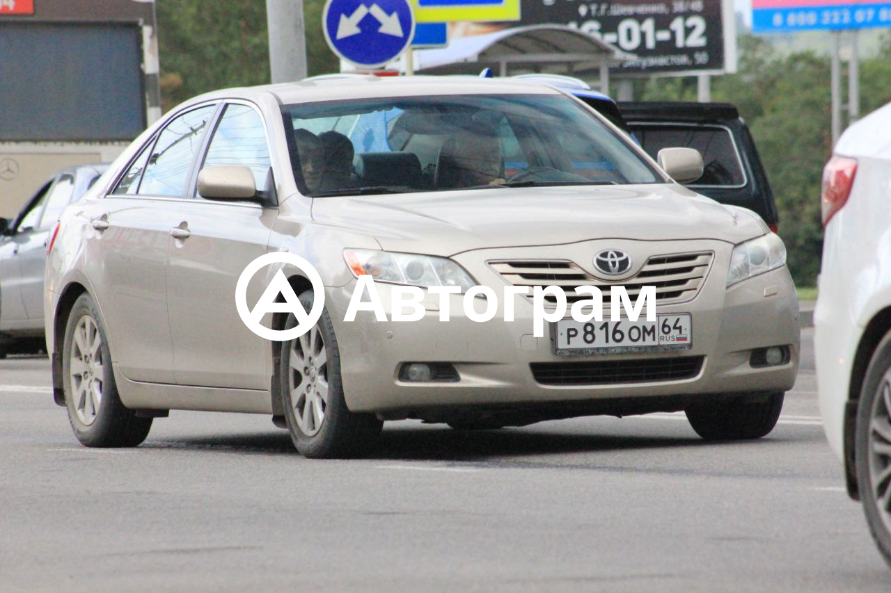 Информация об авто Toyota Camry с гос. номеру Р816ОМ64